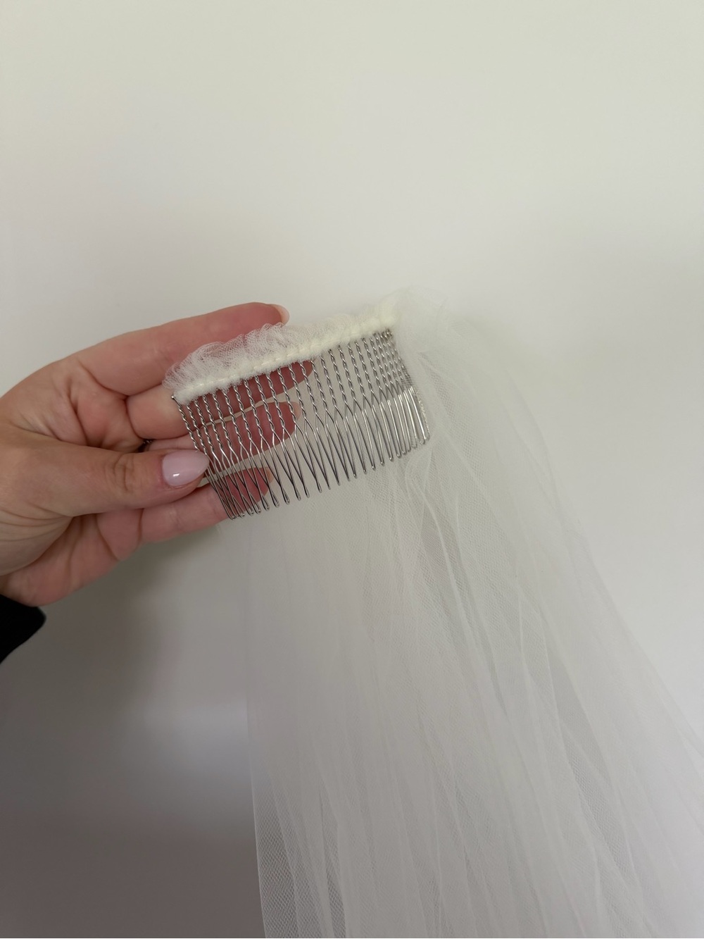 Sara Gabriel White Pilar Veil